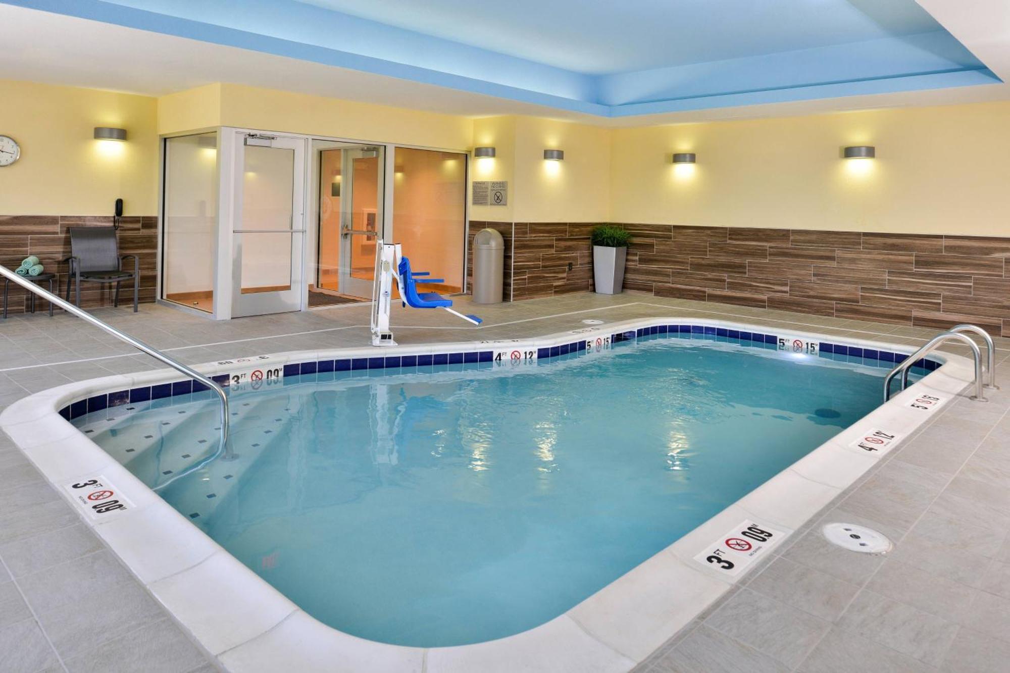 Fairfield Inn & Suites By Marriott St. Joseph Bagian luar foto